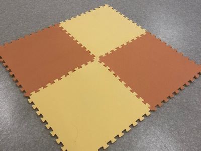 床に敷いたジョイントマット